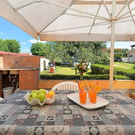 Mit Privatpool Fuer 4 Personen Ca 30 Qm In Pula, Istrien Istrische Riviera