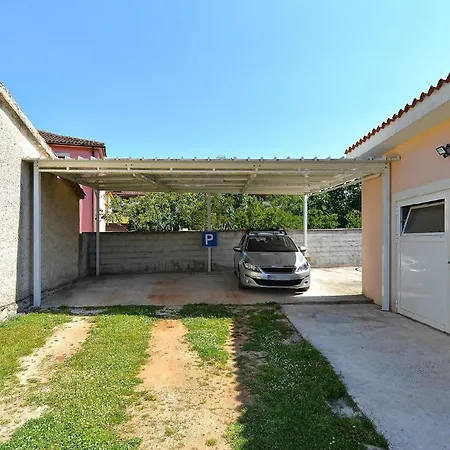 Holiday home Mit Privatpool Fuer 4 Personen Ca 30 Qm In Pula, Istrien Istrische Riviera