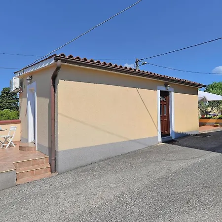 Mit Privatpool Fuer 4 Personen Ca 30 Qm In Pula, Istrien Istrische Riviera Holiday home