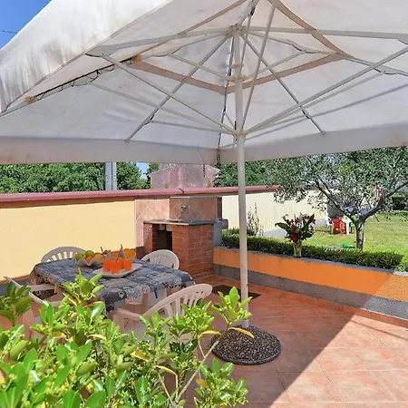 Mit Privatpool Fuer 4 Personen Ca 30 Qm In Pula, Istrien Istrische Riviera